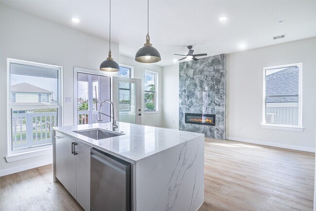 Building Photo - 4025 Avenue M