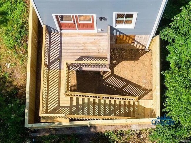 Building Photo - SWANKY 3 BEDROOM NEWER HOME IN HISTORIC CH...