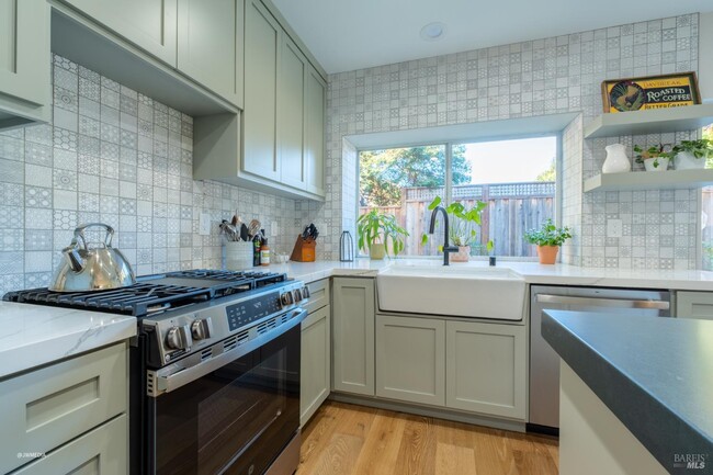 Building Photo - 517 Leafhaven Ln