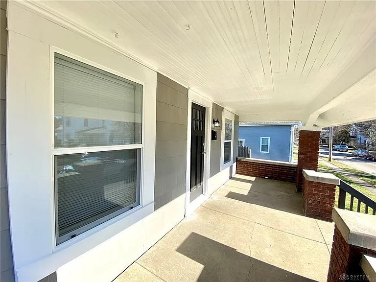 Building Photo - 100 E 3rd St