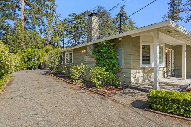 Building Photo - 121 Los Altos Ave