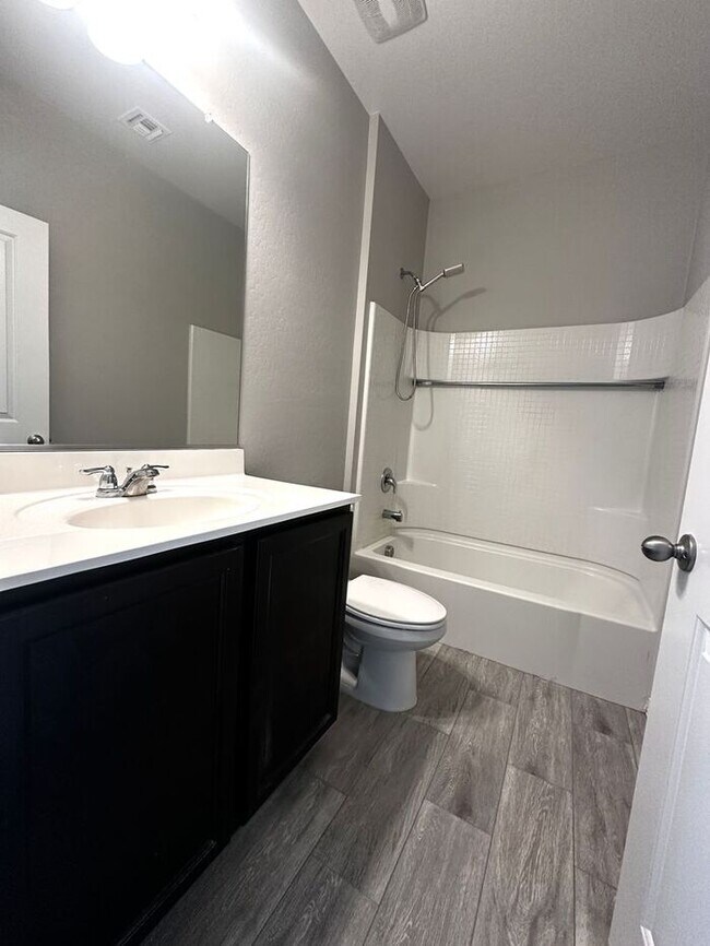 Building Photo - Mission Royal Resort Living Community! 5bd 3ba! Golf Course & Water Park!