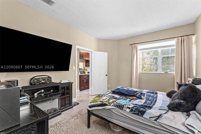 Building Photo - 680 Cypress Club Way