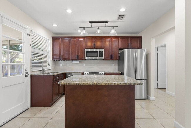 Building Photo - 3505 Prescott St N