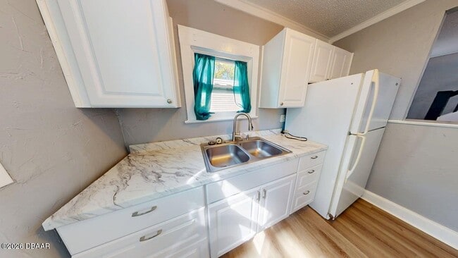 Building Photo - 829 N Oleander Ave