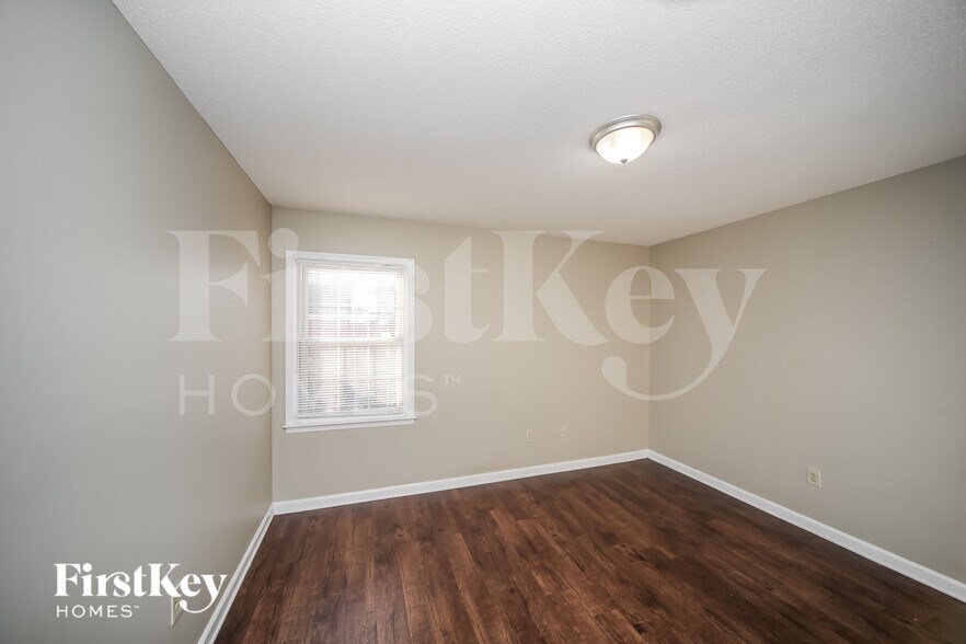 Building Photo - 6000 Macleod Dr