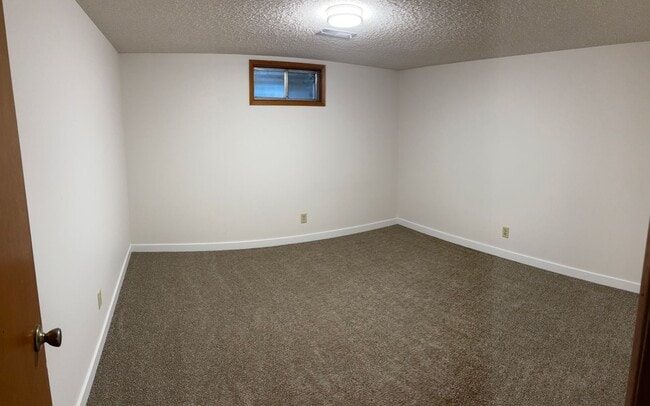 Building Photo - 1323