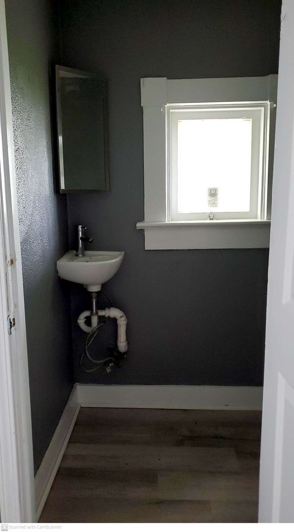 Building Photo - Beautiful 3 bed 1.5 bath and ready for you...