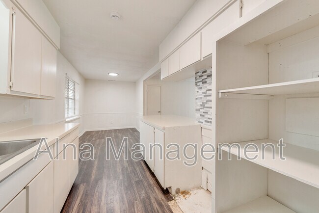 Building Photo - 2529 Belhaven Dr