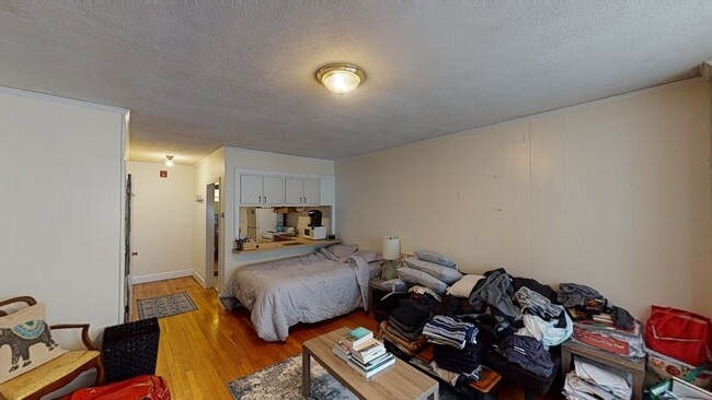 Building Photo - 513 Beacon St
