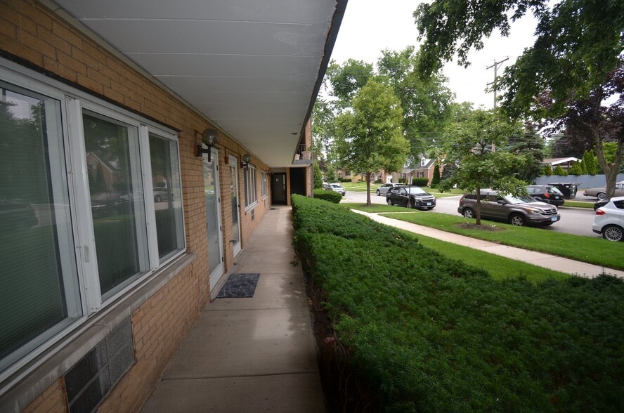 Building Photo - 2032 Linden Ave