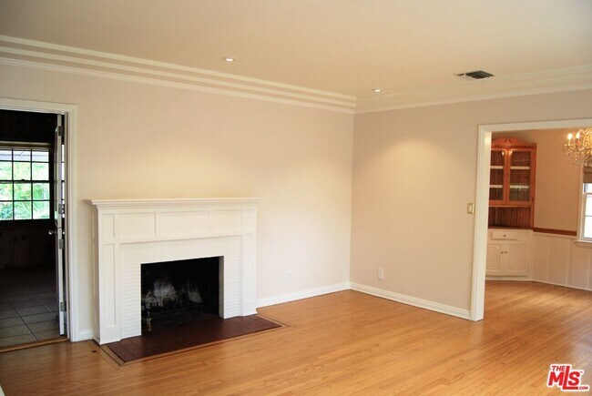 Building Photo - 4653 Farmdale Ave