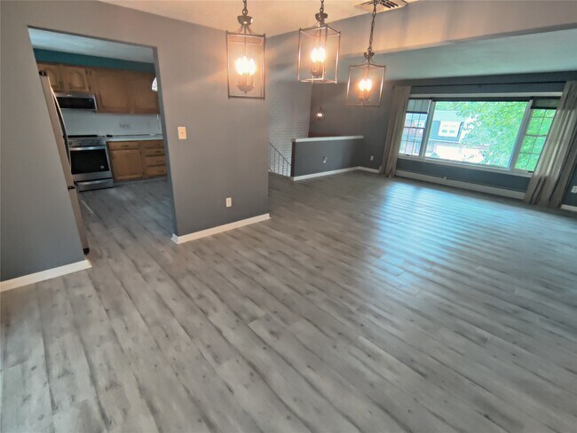 Building Photo - 4244 Emerson Pl