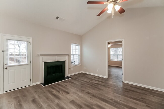 Building Photo - 1500 Logan Ln