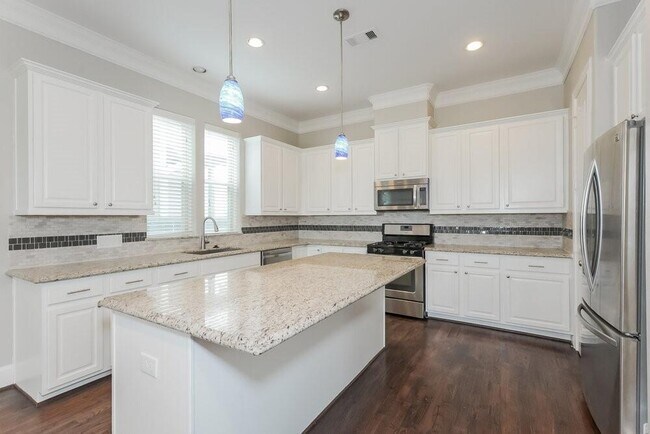 Building Photo - 8724 Kempwood Dr