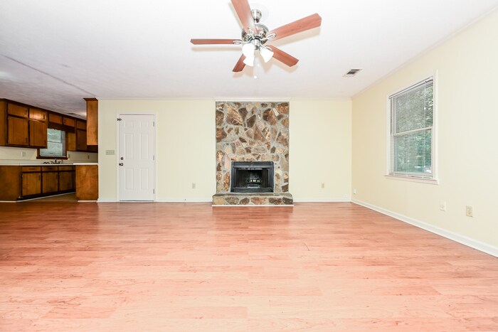 Building Photo - 155 Victoria Dr