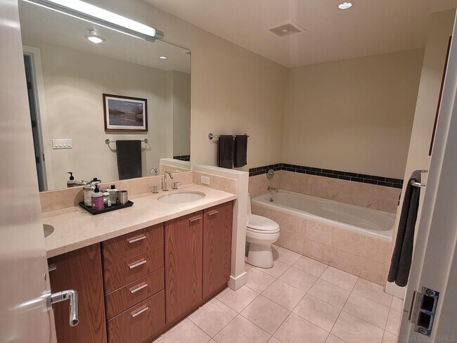 Master Bath - 1199 Pacific Hwy