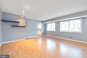 Building Photo - 10620 Weymouth St