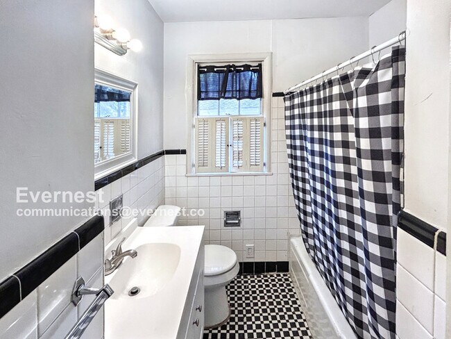 Building Photo - 7704 8th Ct S