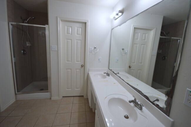 Building Photo - 22206 Hesse Ct