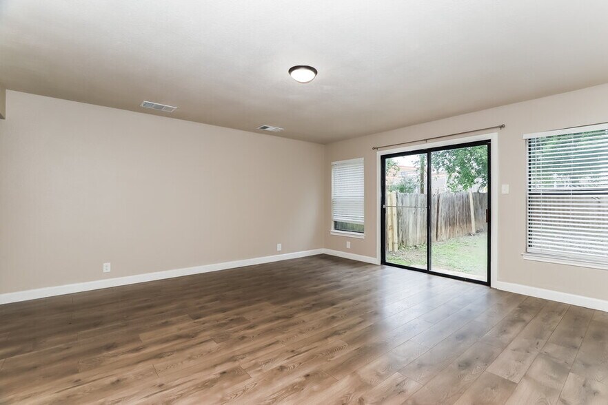 Building Photo - 8106 Hoovers Bend