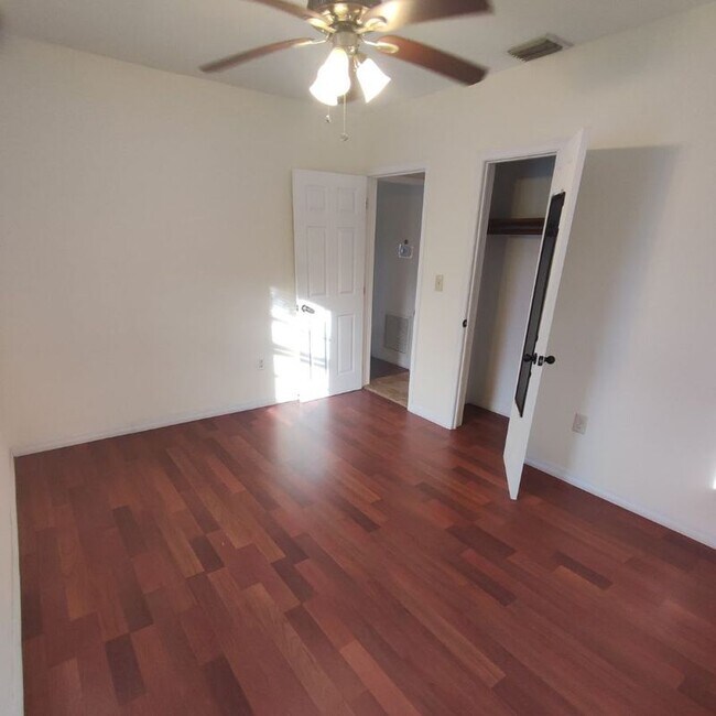 Building Photo - 2955 SW 38th Ave