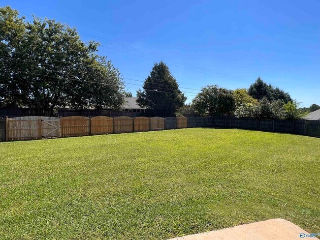 Building Photo - 110 Tudor Pl