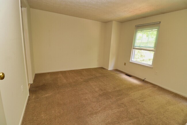 Building Photo - 229 Red Jade Dr