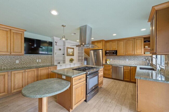Building Photo - 4866 Park Dr