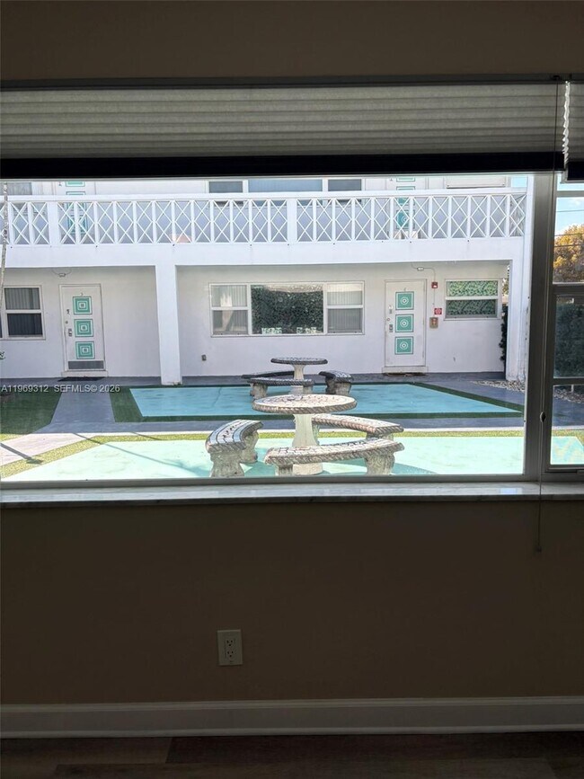 Building Photo - 1005 S 17th Ave