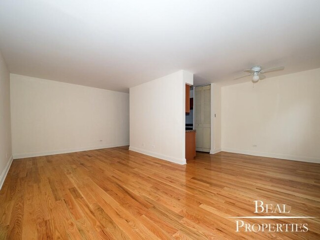 Building Photo - 1 bedroom in CHICAGO IL 60657
