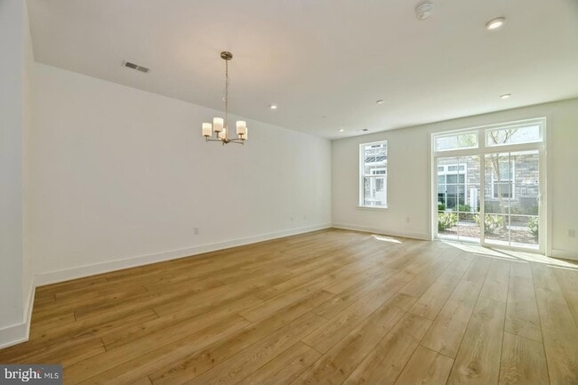 Building Photo - 2107 Donatello Dr