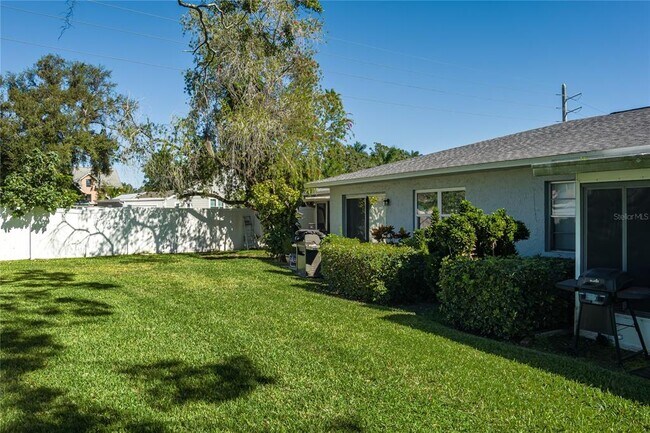 Building Photo - 2115 9th Ave W