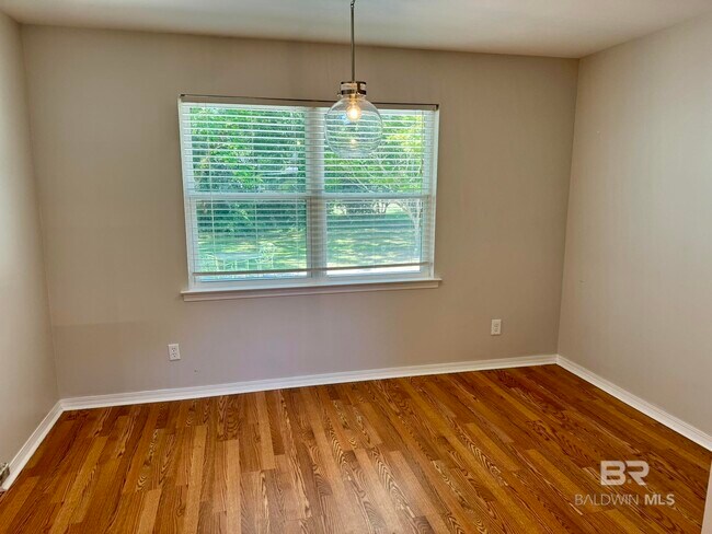 Building Photo - 382 Pecan Ave