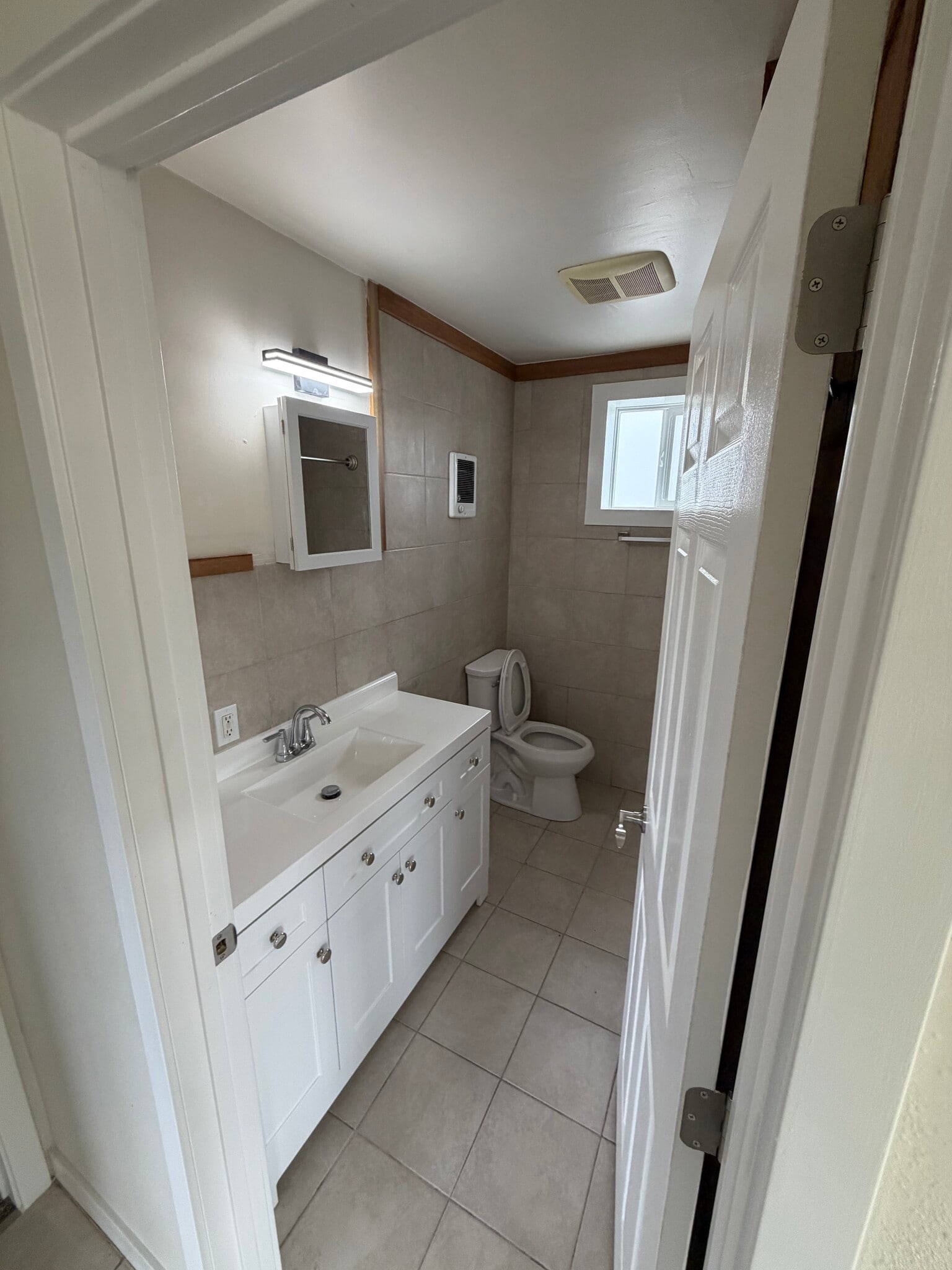 bathroom - 404 West Klickitat ave
