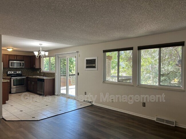Building Photo - 10860 Stuart Cir