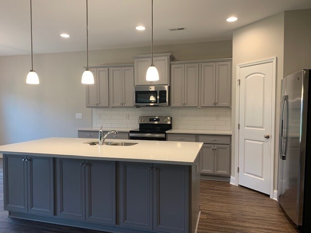 Building Photo - Lovely Newly Built Home Just Mins from Hun...