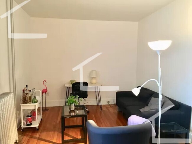 Building Photo - Beautiful 4 bed in Washington Square!