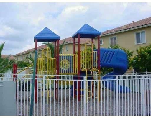Building Photo - 571 Princess Dr