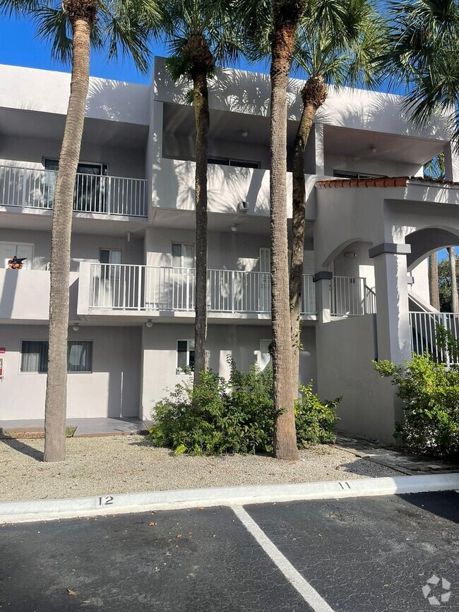 Building Photo - Spacious 2BR in Terrazas Del Sol