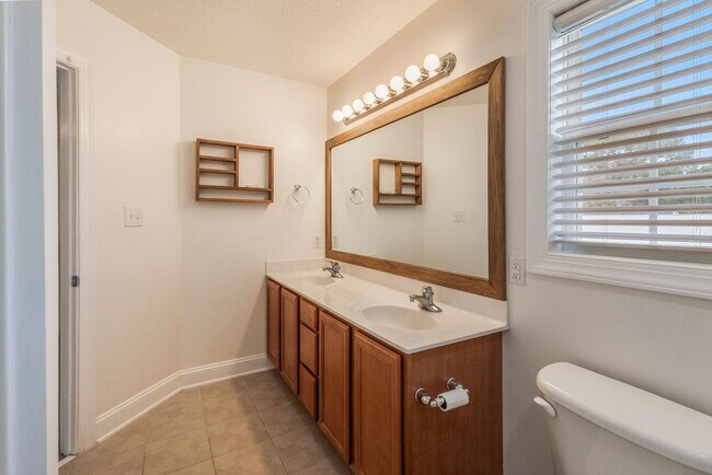 Building Photo - Farmhouse-Style Home Minutes from the Water | No HOA