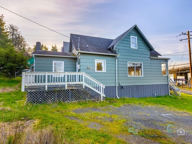 Building Photo - $500 OFF Special - Beautiful 4 Bed/1 Bath Home in Astoria