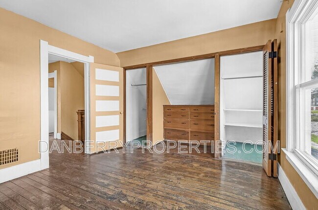 Building Photo - 2416 Lawton Ave