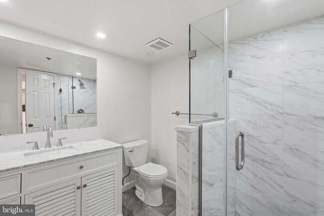 Building Photo - 1200 Braddock Pl