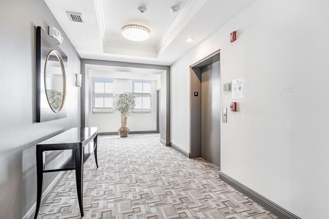 Building Photo - 2421 NE 65th St