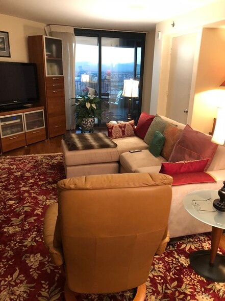 Building Photo - 66 Queen St