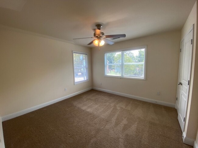 Building Photo - PRE-LEASING FOR AUGUST 6 2026!