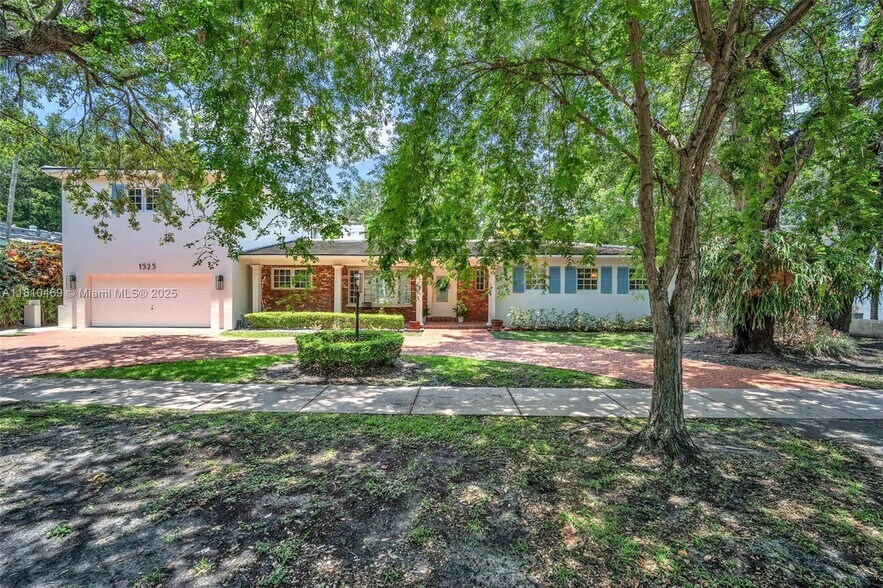 Building Photo - 1525 Trevino Ave