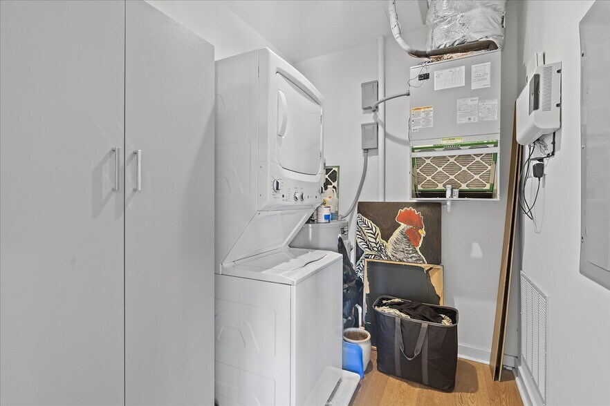 Building Photo - 411 Fairpoint St