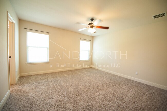 Building Photo - 3 bed 2 bath Beautiful Property